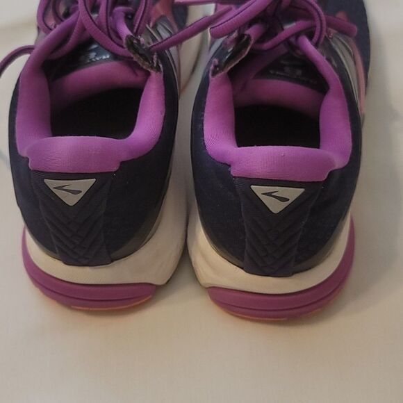 Brooks ravena running shoes size 9.5 - Picture 2 of 9